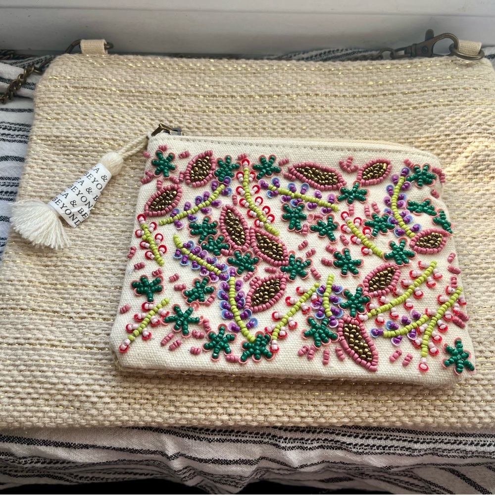America & Beyond “N” Seed Bead Embellished Bag with Matching Wallet - Picture 4 of 7